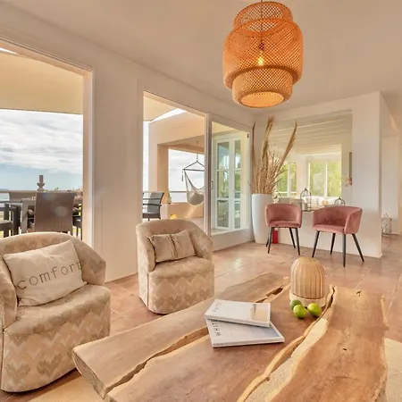 Сasa de vacaciones Perla, Luxury In With A Beautiful Sea View All The Way Up To Formentera Es Cubells
